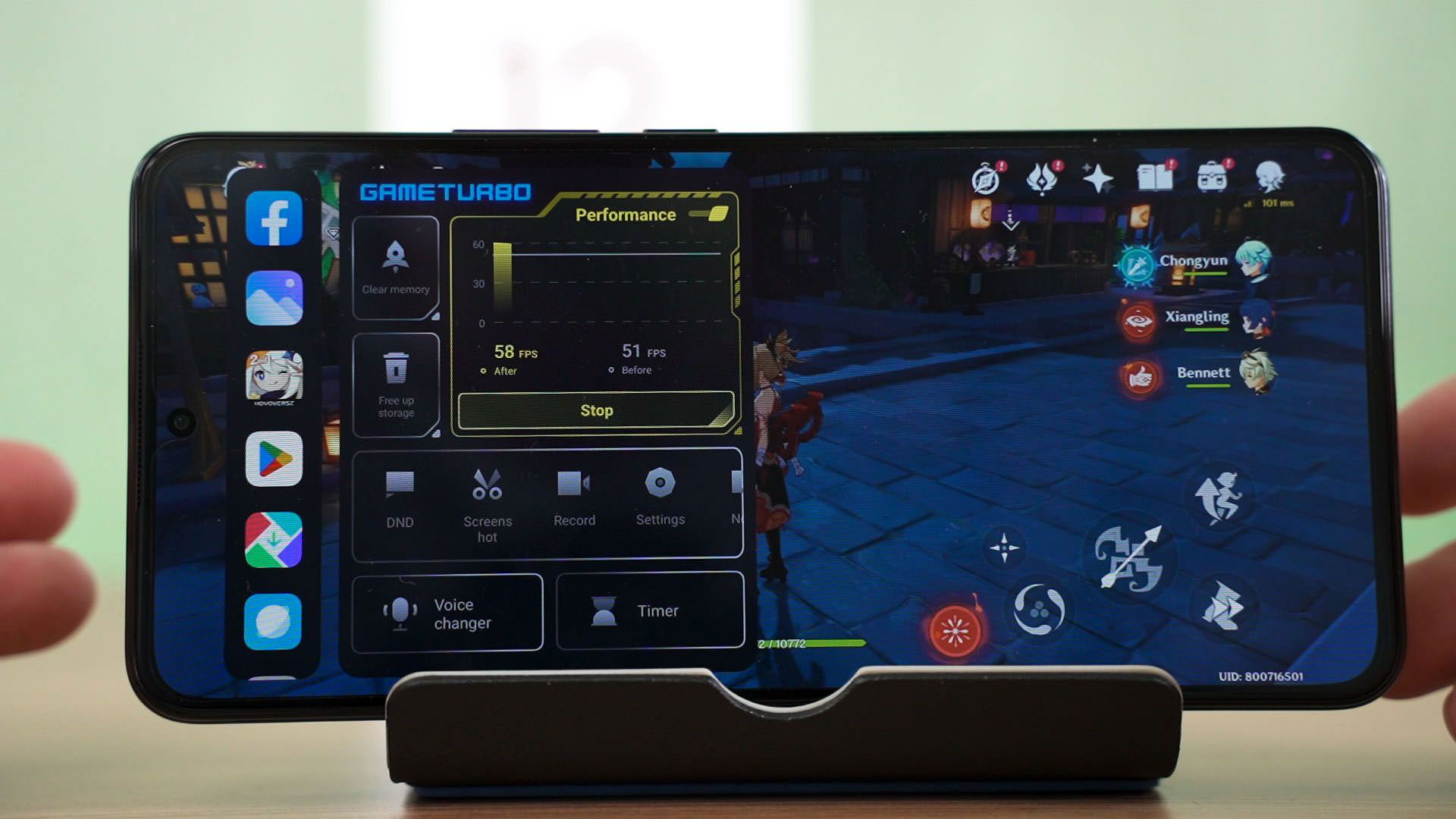 گوشی شیائومی 12T پرو در حال اجرای برنامه‌ی گیم توربو در بازی گنشین ایمپکت