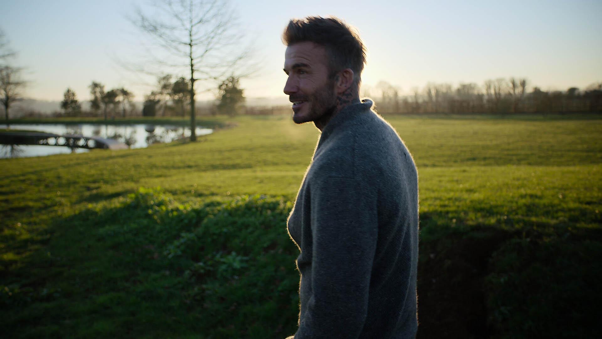 دیوید بکهام در باغ شخصی خود در مستند Beckham