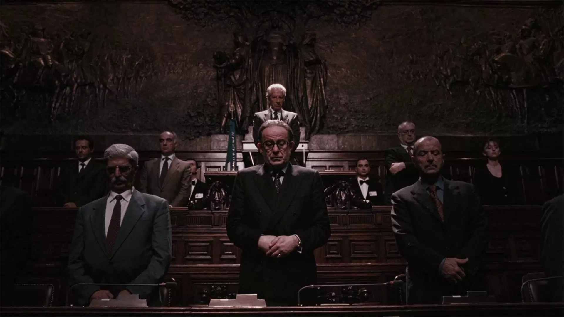سرویلو در دادگاه در فیلم ایل دیو
