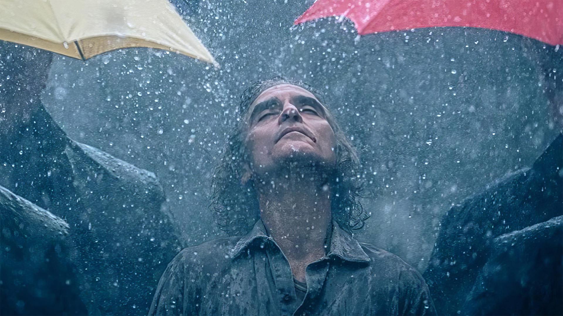 آرتور فلک زیر باران در فیلم Joker 2