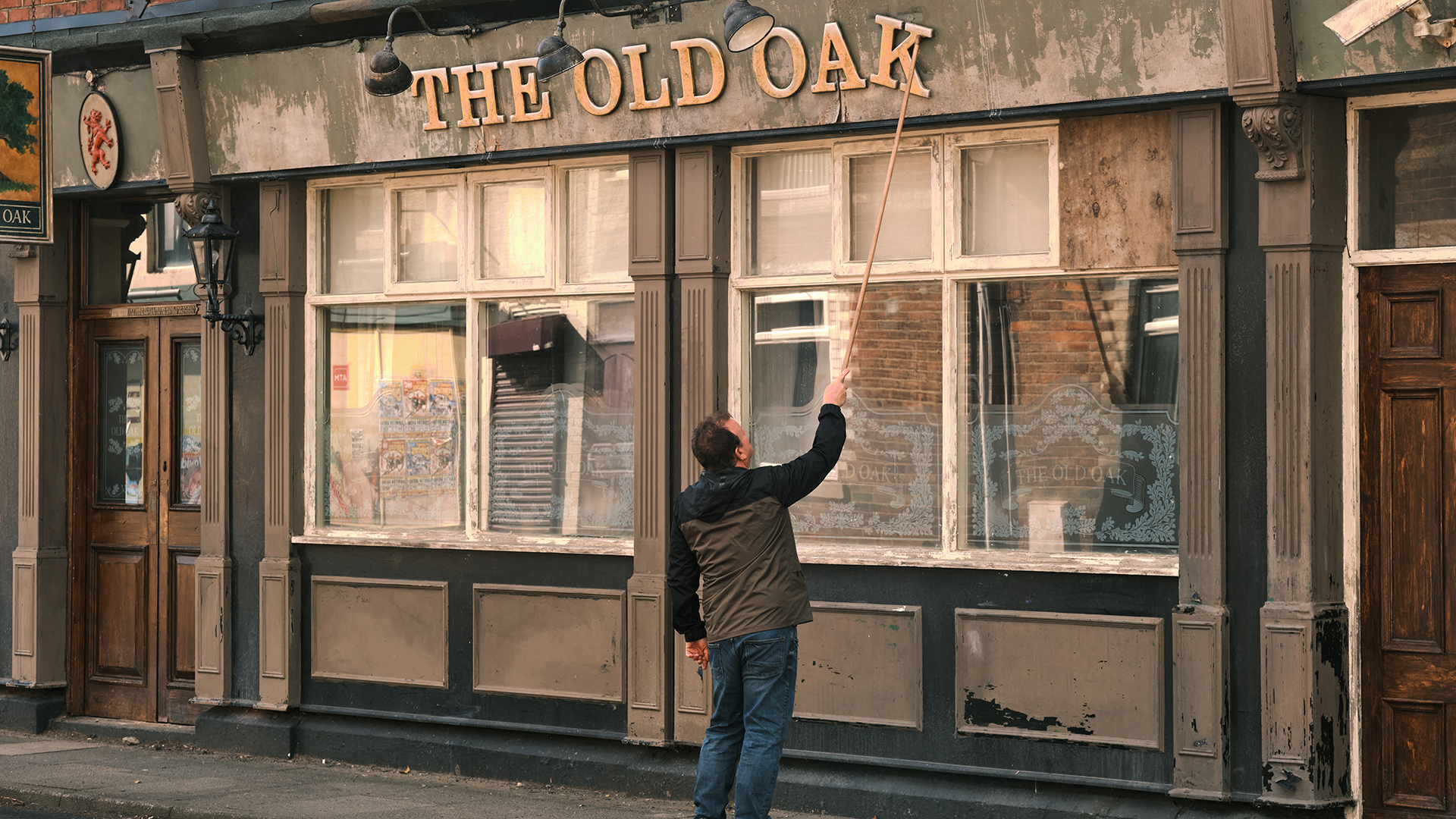 نقد فیلم بلوط پیر (The Old Oak) | سوگواری جمعی