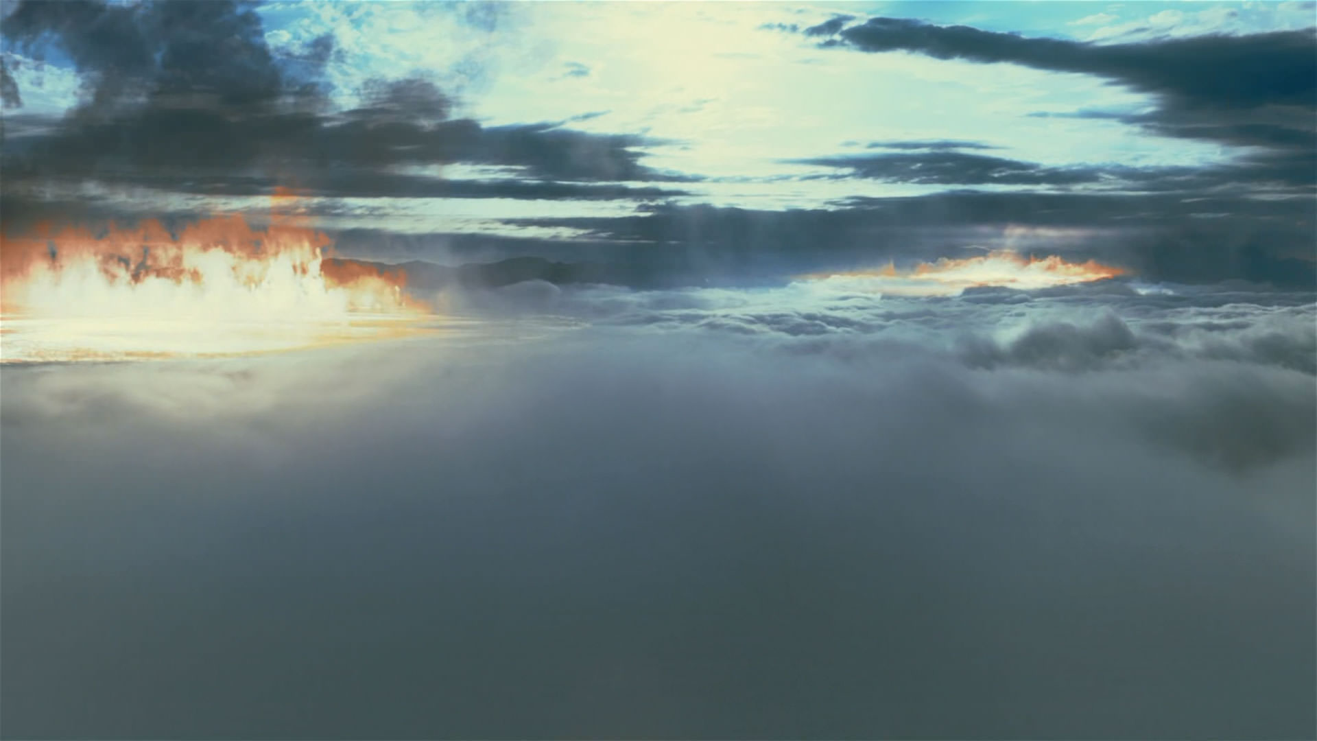نمایی از آسمان و ابرها و شعله‌های آتش در فیلم اوپنهایمر کریستوفر نولان