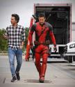 رایان رینولدز در لباس ددپول در حال قدم زدن درکنار شان لوی در پشت صحنه فیلم Deadpool 3