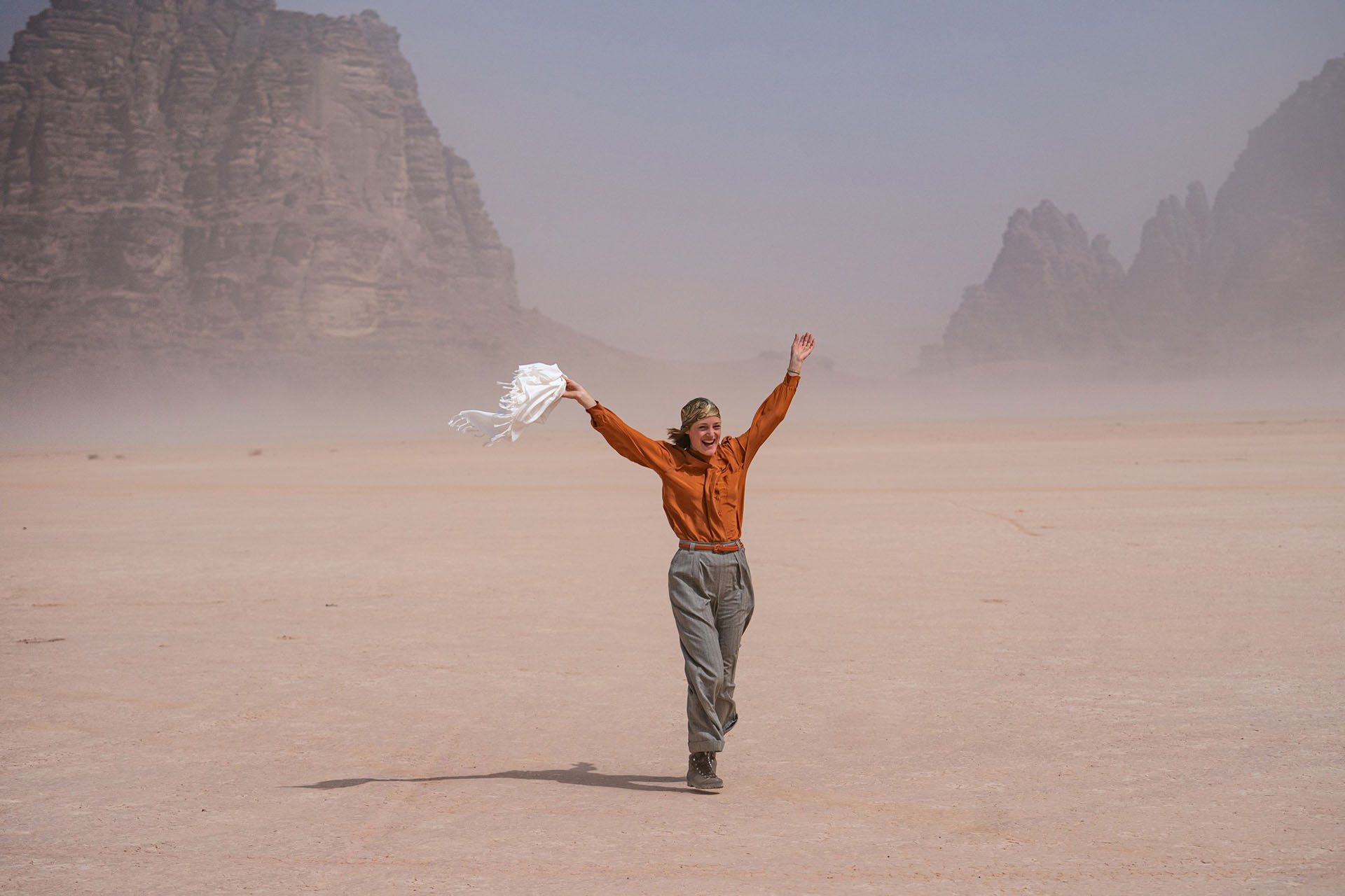 شادمانی ویکی کریپس میان صحرا در فیلم سفر به‌صحرا