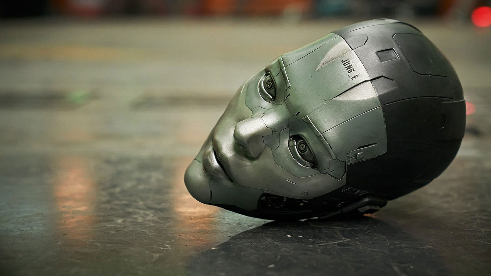 نمایی از سر جداشده‌ی یک ربات در فیلم جونگ ای به کارگردانی یون سانگ-هو