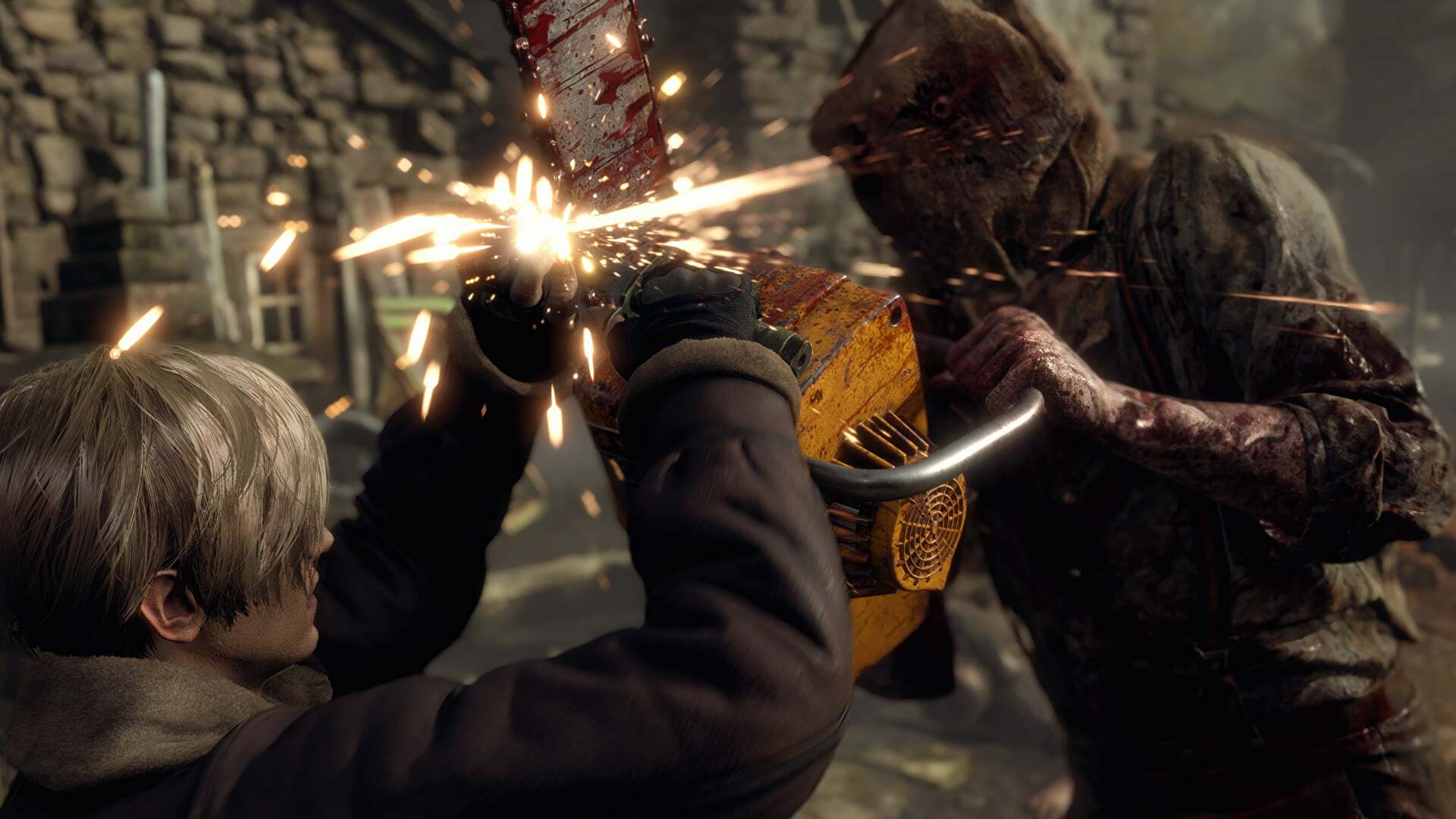 لئون درحال مبارزه با اره برقی در بازی Resident Evil 4 Remake