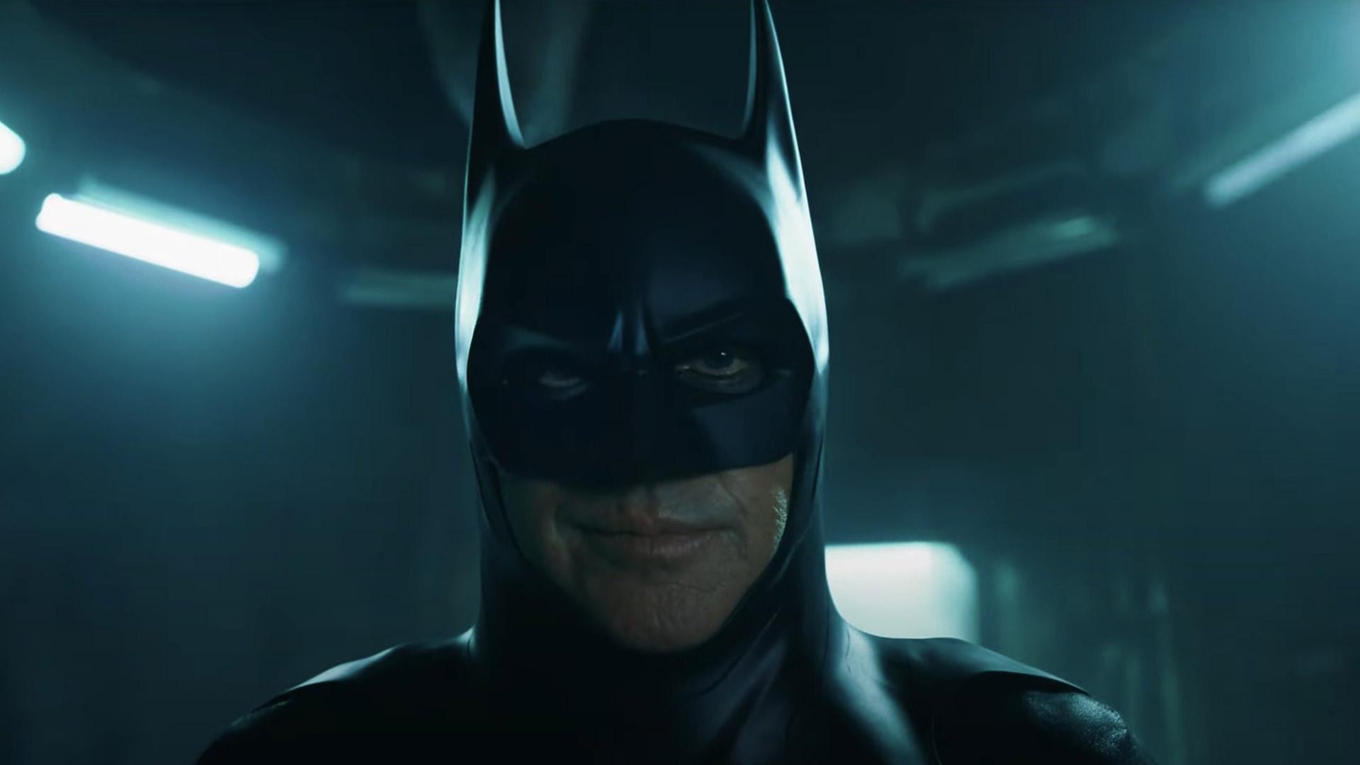 بتمن مایکل کیتون هنگام ورود به The Flash: I Am Batman