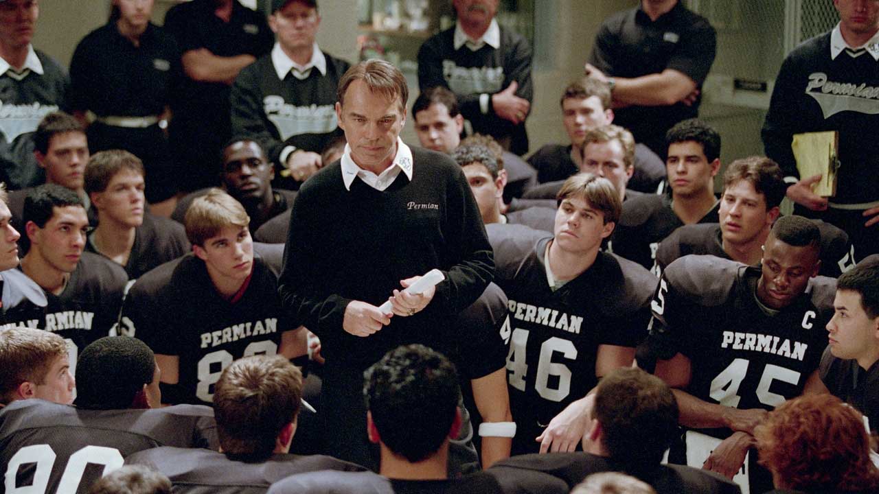 بیلی باب تورنتون در نقش مربی فوتبال دبیرستان در فیلم ورزشی «چراغ‌های شب جمعه».