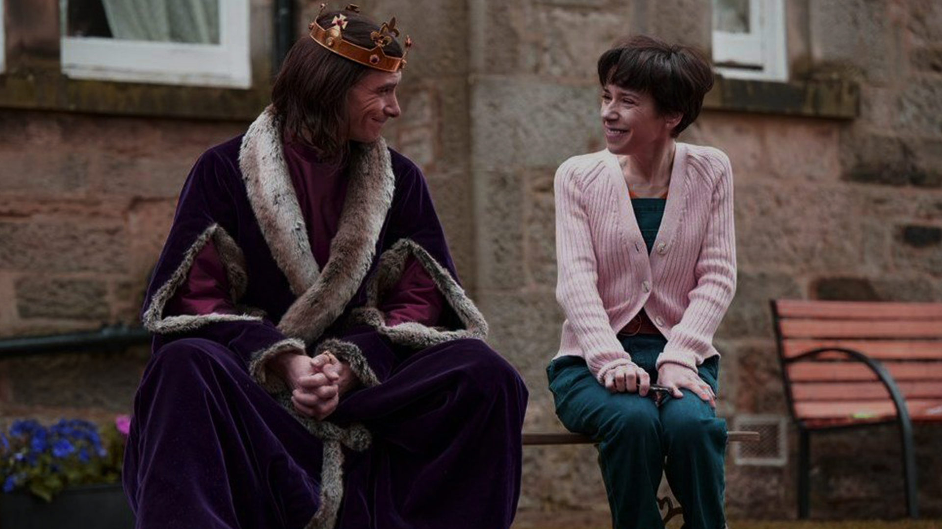 فیلیپا و شاه ریچارد در حال صحبت کردن در فیلم The Lost King
