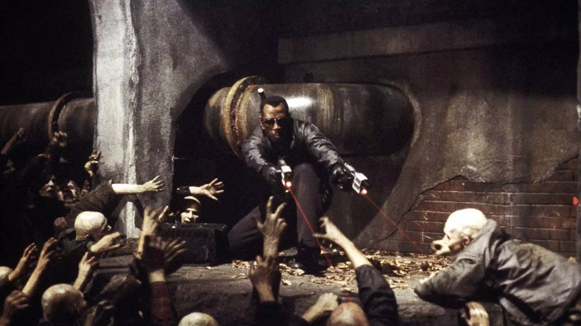 وسلی اسنایپس و نبرد با خون‌آشام‌های خطرناک در فیلم Blade II (فیلم Blade 2)، یکی از بهترین فیلم های ابرقهرمانی تاریخ سینما