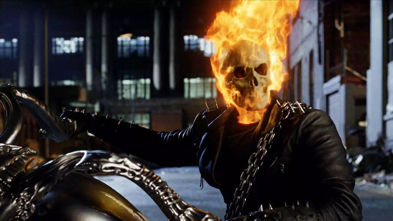 گوست رایدر با بازی نیک کیج در فیلم Ghost Rider، یکی از بهترین فیلم های ابرقهرمانی تاریخ سینما