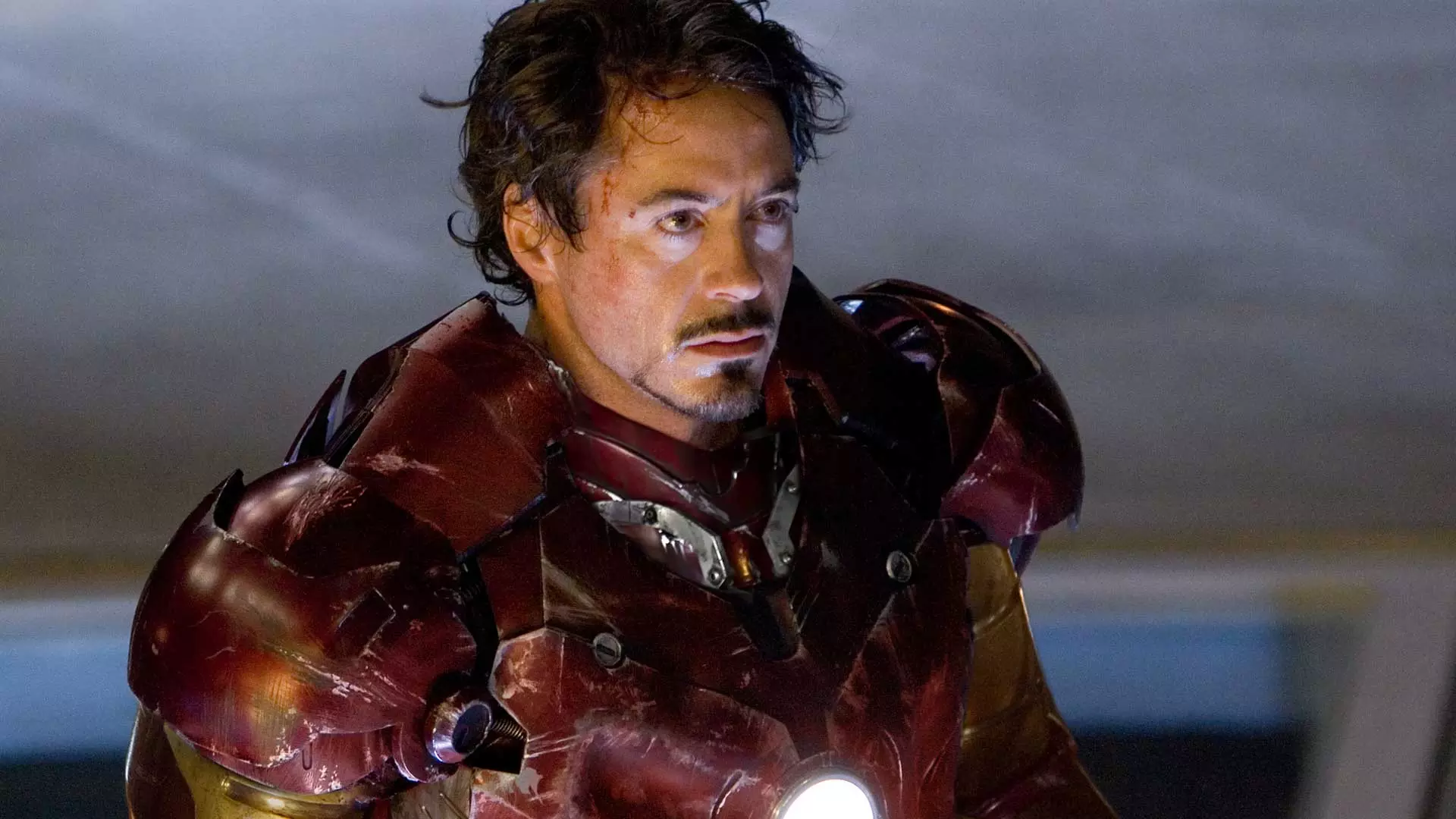 مرد آهنی در فیلم Iron Man، یکی از برترین فیلم های ابرقهرمانی تاریخ سینما