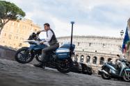 تام کروز در نقش ایتن هانت سوار بر موتور در خیابان‌های رم در فیلم Mission: Impossible – Dead Reckoning Part One