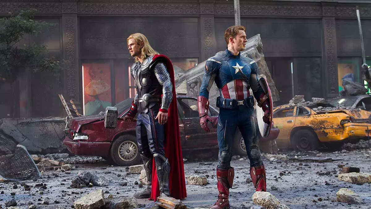کاپیتان آمریکا و تور در فیلم The Avengers، یکی از بهترین فیلم های ابرقهرمانی تاریخ سینما