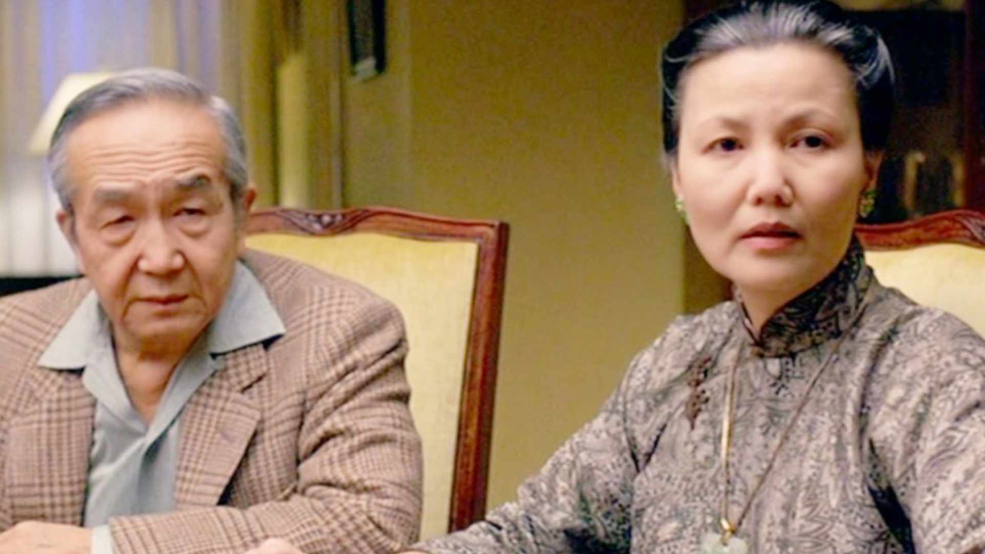 یکی از مادران چینی به همراه همسرش در فیلم The Joy Luck Club