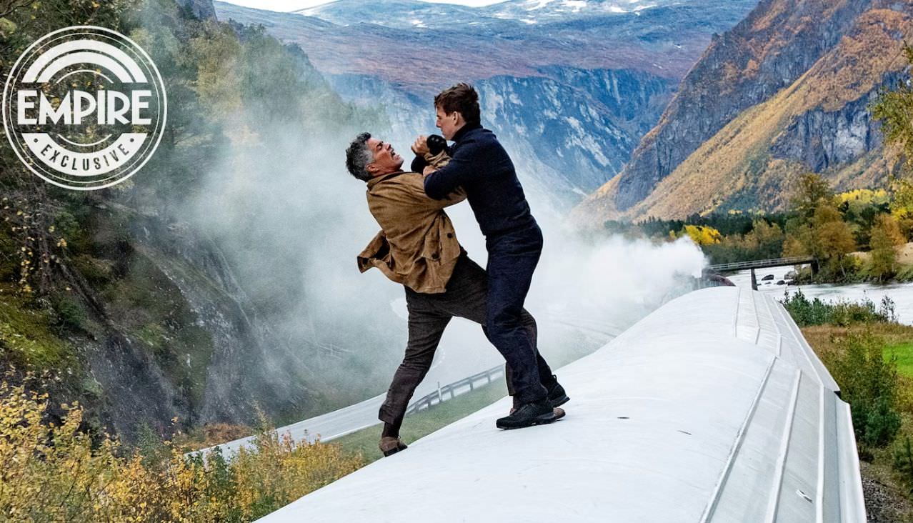 تام کروز در یک قطار در حال حرکت در فیلم Mission: Impossible – Dead Reckoning قسمت اول با اسایی مورالس مبارزه می کند.