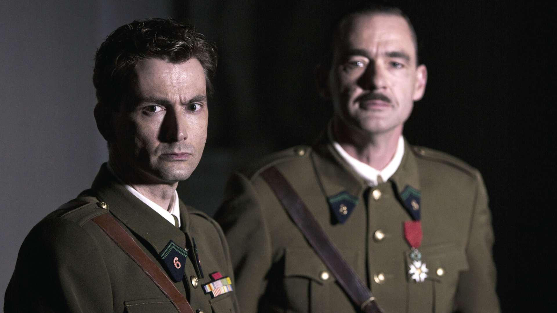 دیوید تننت و ریچارد لینترن در سریال Spies of Warsaw