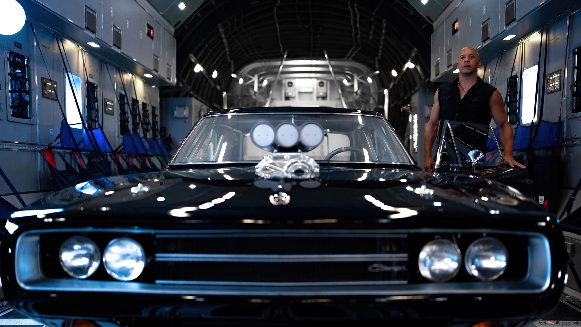 وین دیزل و ماشین کلاسیک داخل هواپیما در فیلم Fast X