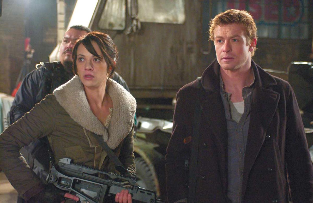 Simon Baker and Asia Argento in The Land of the Dead