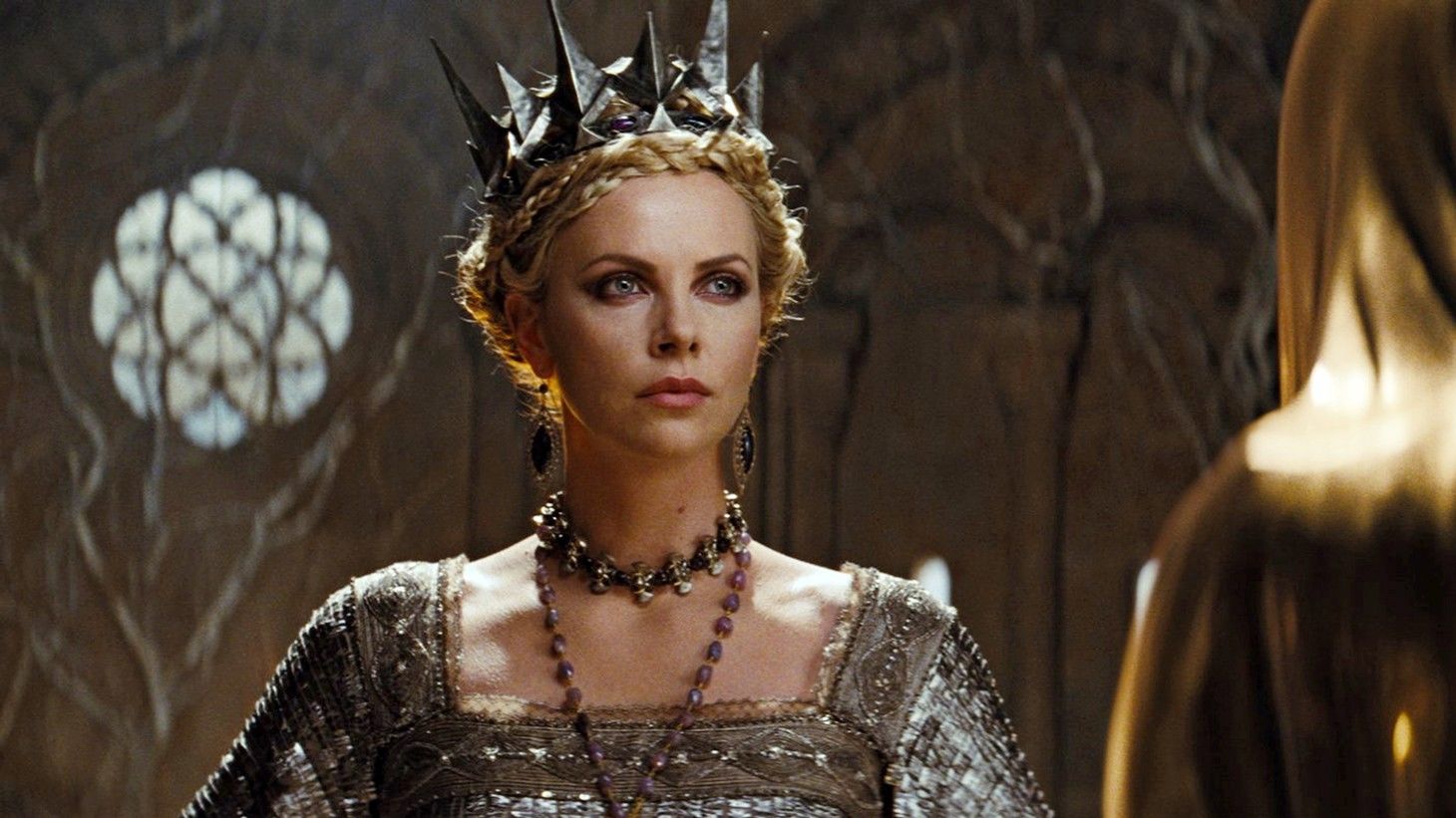 شارلیز ترون در نقش ملکه شیطانی در فیلم Snow White and the Huntsman
