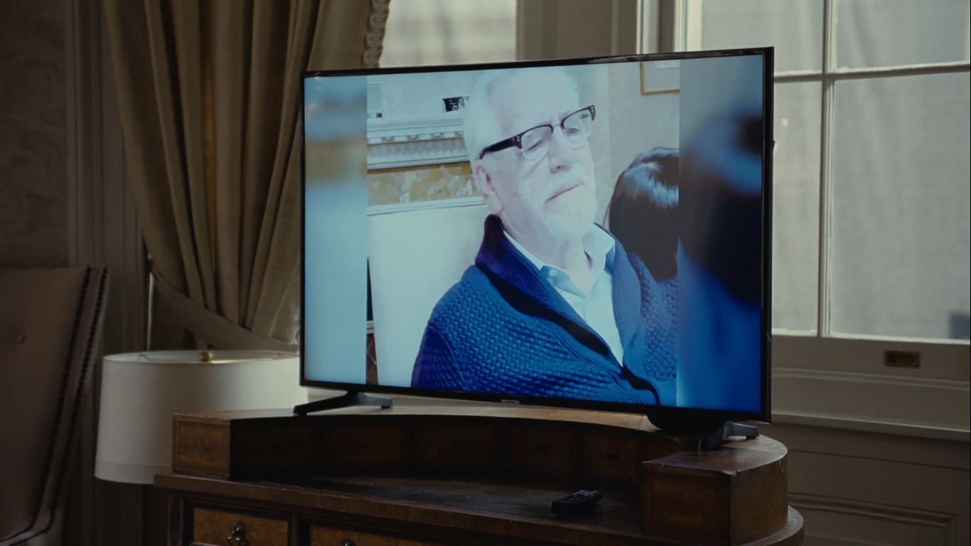 تصویر برایان کاکس داخل یک تلویزیون در نمایی از سریال وراثت