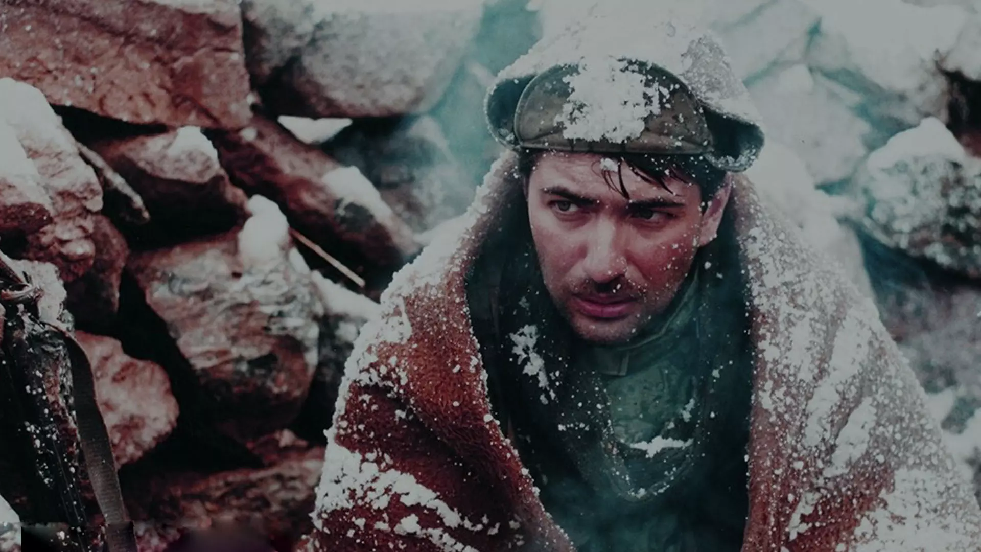 کاوه در برف در فیلم اشک سرما