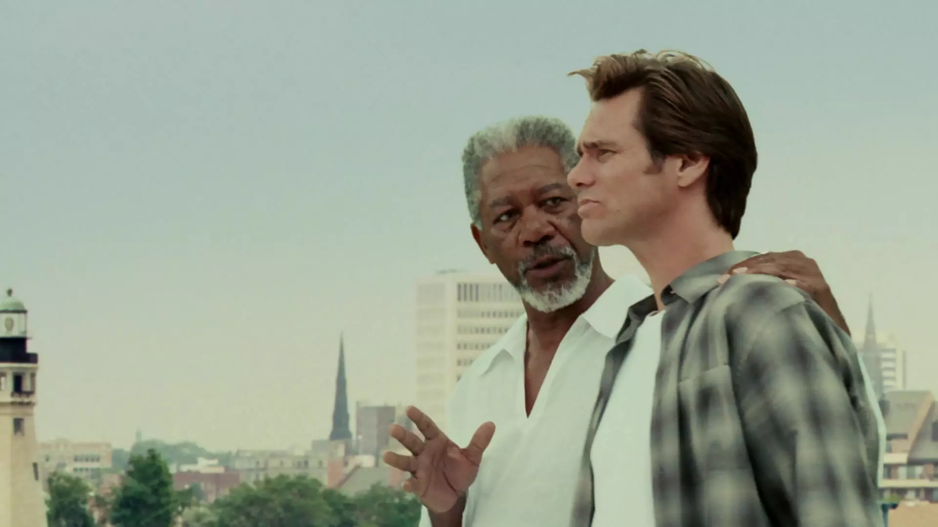 مورگان فریمن در نقش خدا در کنار جیم کری در نقش شخصیت بروس در فیلم بروس قادر مطلق