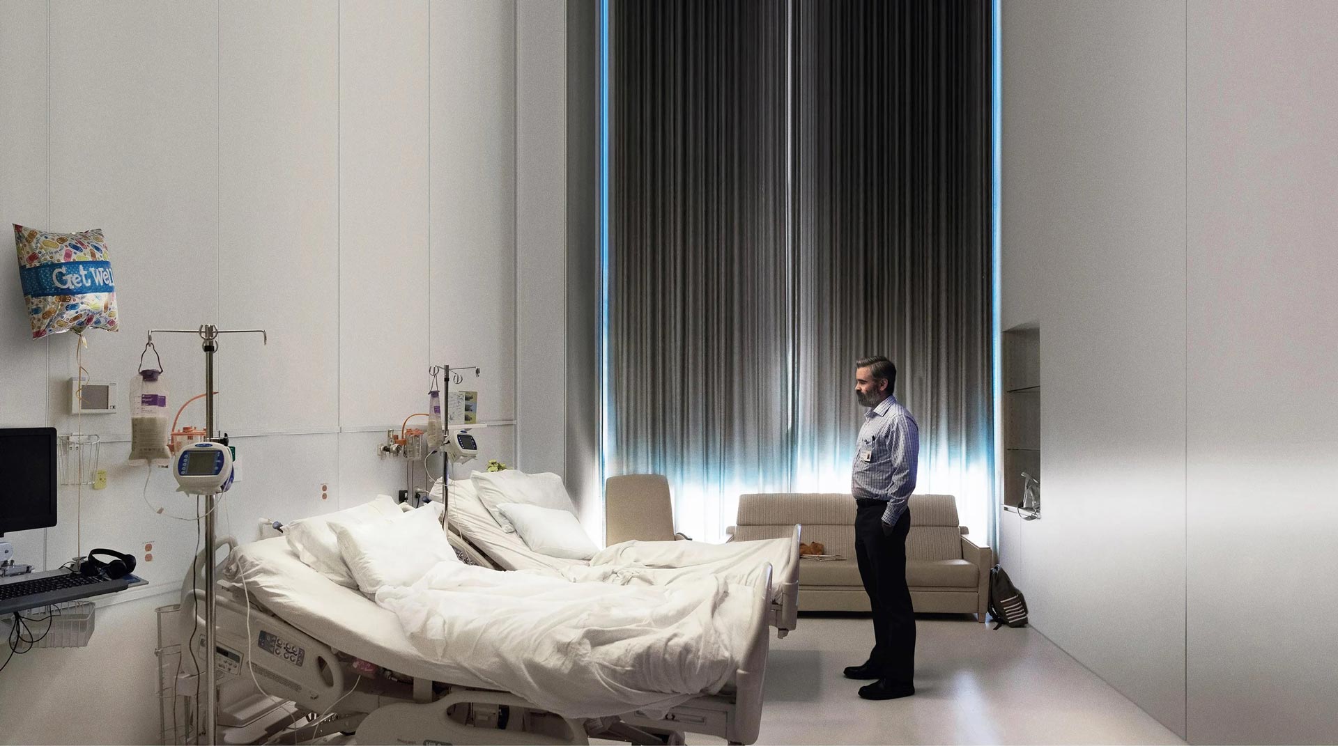 تصویری از کالین فارل در فیلم کشتن گوزن مقدس در اتاق خالی بیمارستان