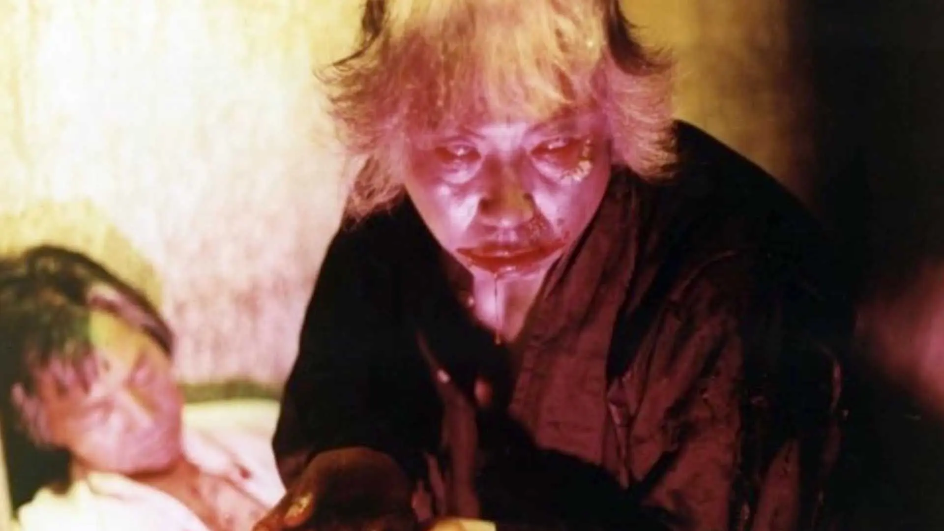 زامبی با صورتی خونین در فیلم A Monstrous Corpse