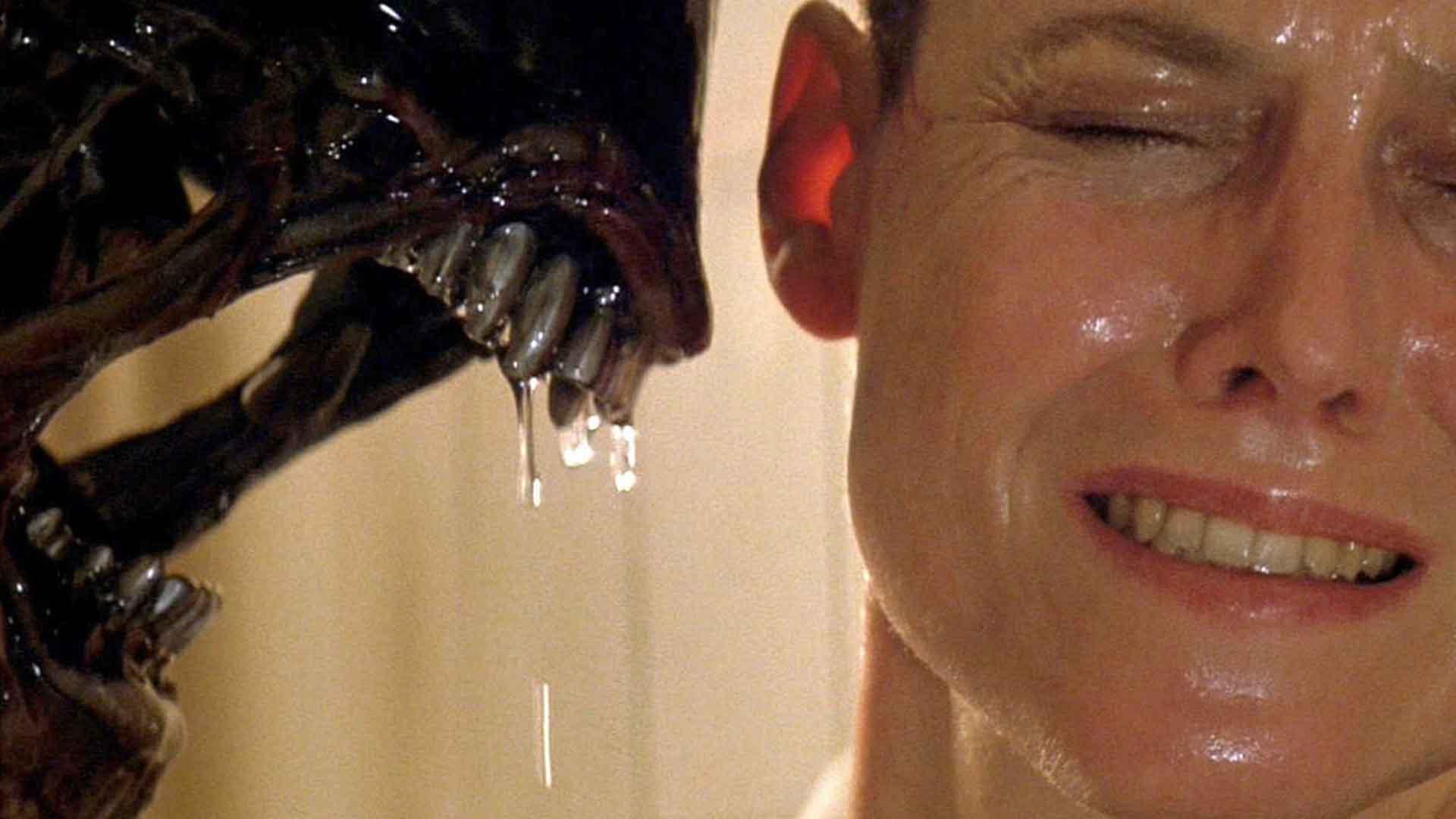 سیگورنی ویور و بیگانه در فیلم فیلم Alien 3