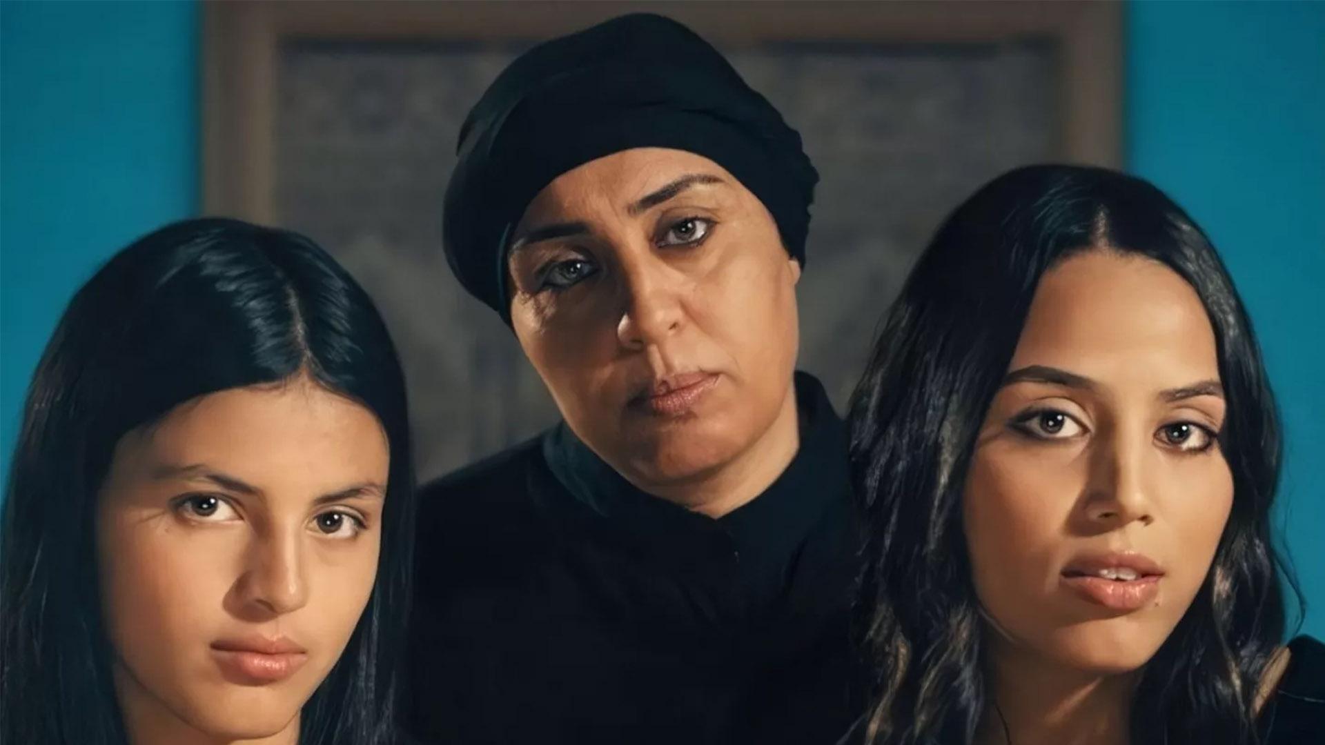 معرفی مستند Four Daughters | مادری به‌دنبال دو دختر پیوسته به‌داعش 