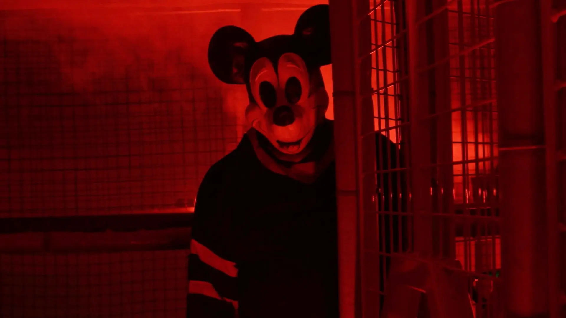 قاتلی با ظاهر میکی ماوس در فیلم Mickey's Mouse Trap