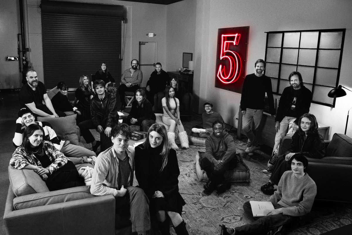 سازندگان و بازیگران در جلسه شروع تولید فصل پنجم و پایانی سریال Stranger Things