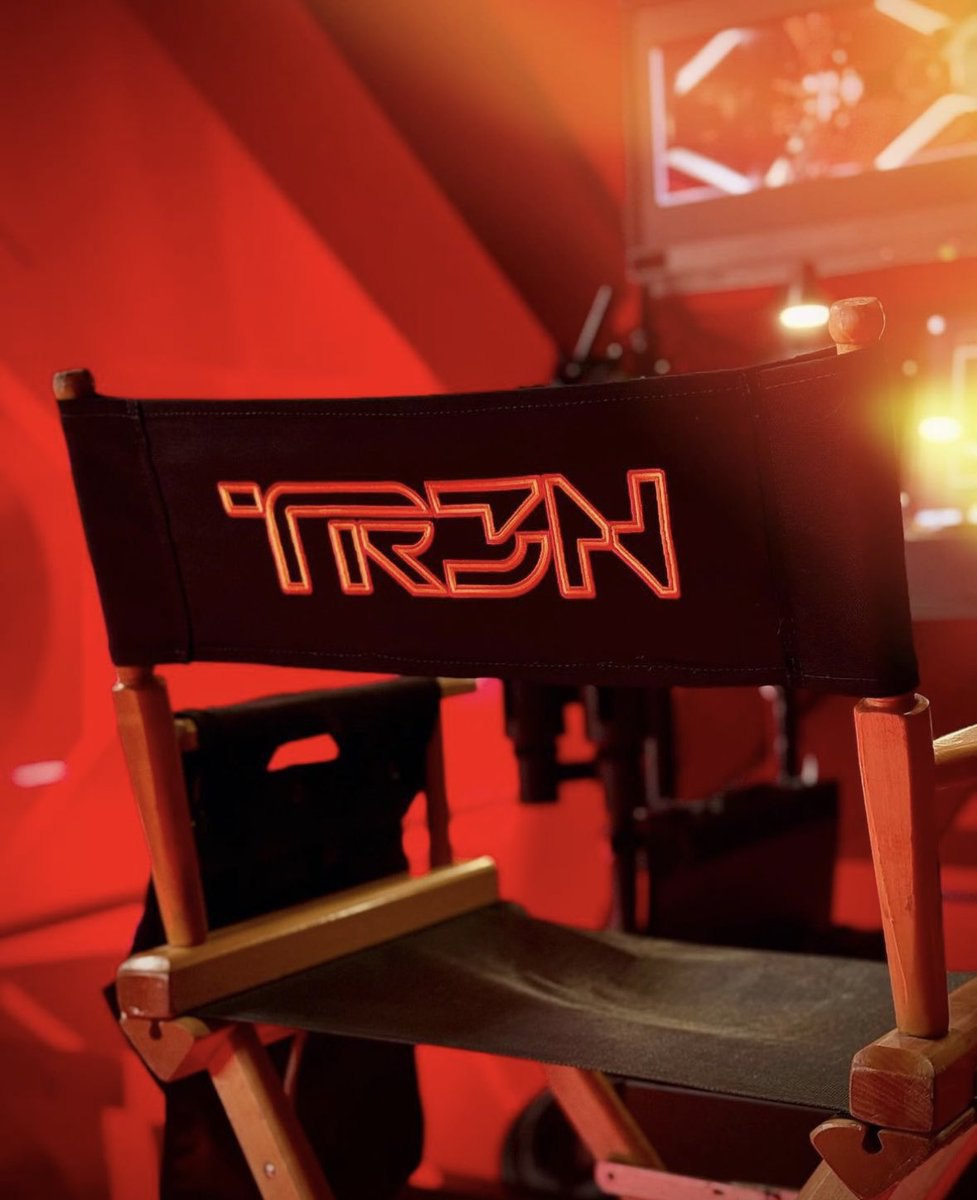 صندلی کارگردان در اولین روز فیلمبرداری فیلم Tron 3