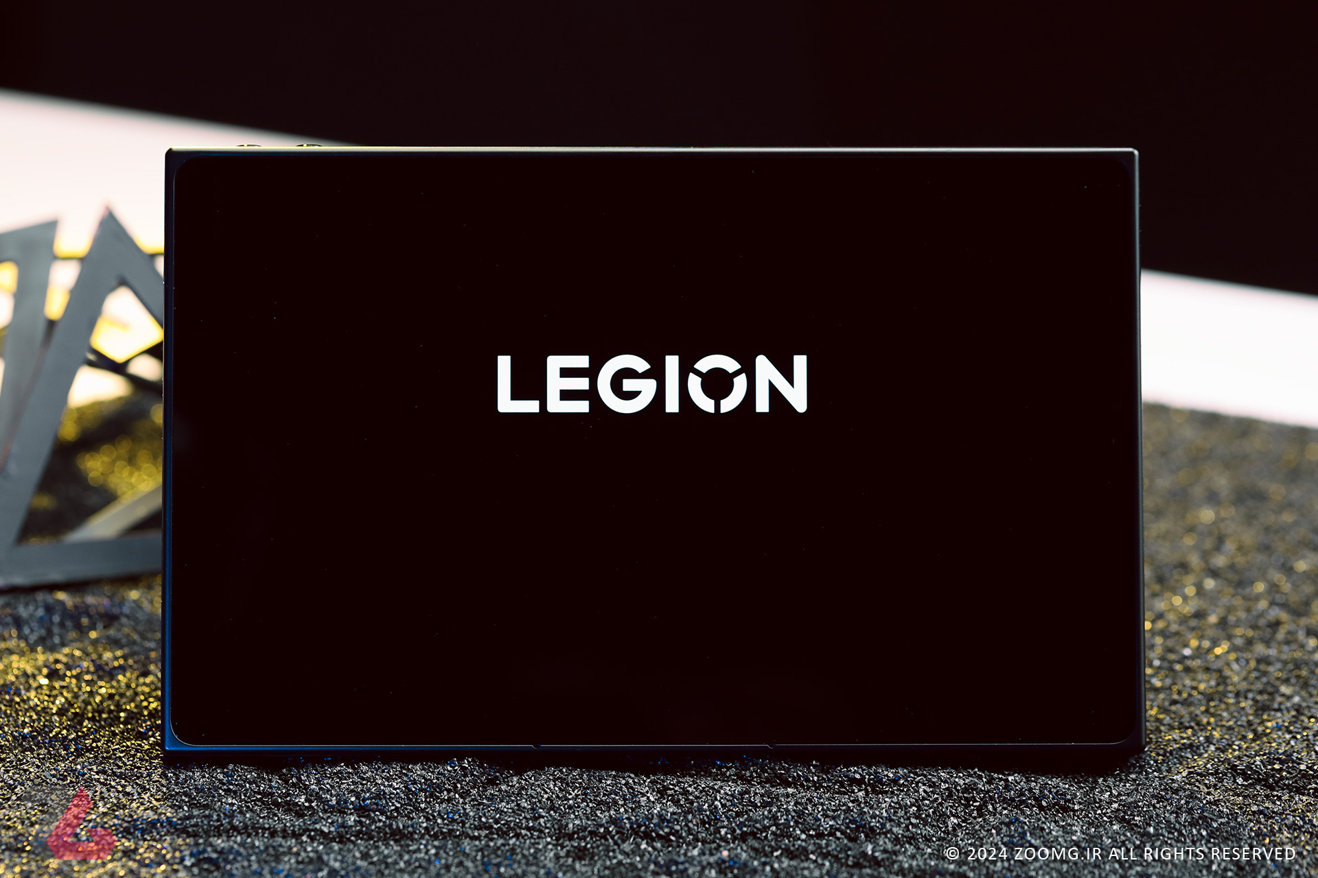 صفحه نمایش کنسول دستی لنوو Legion Go با لوگو لیجن
