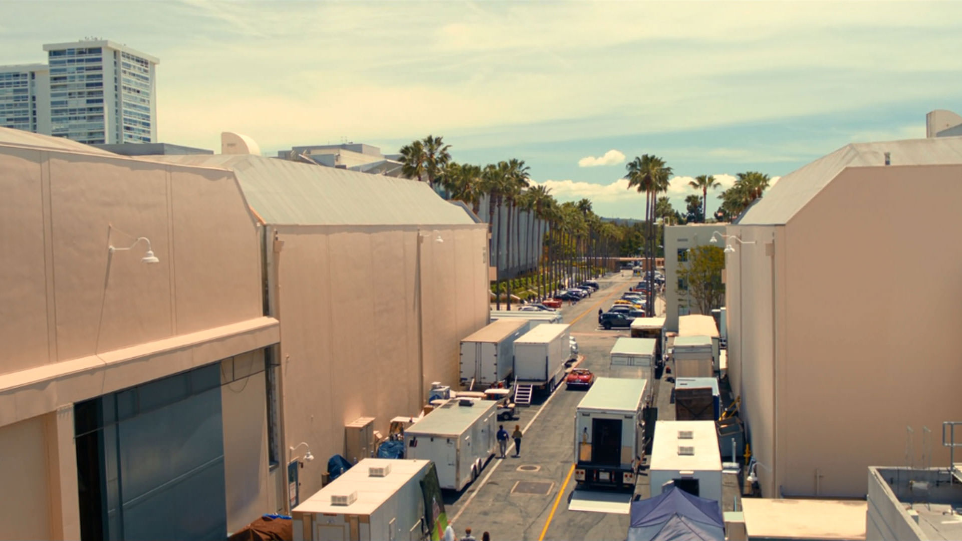 نمای باز از یک استودیوی هالیوود در داستان آمریکایی به کارگردانی کورد جفرسون