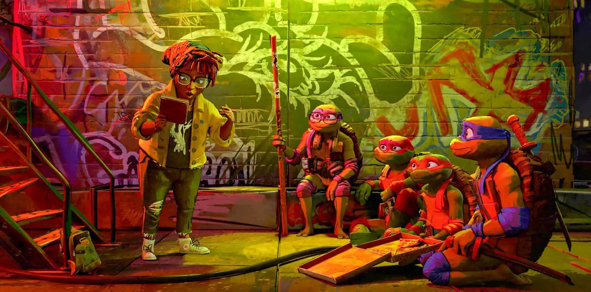 لاکپشتهای نیجا چهار بردارد نشسته در مقابل یک دیوار با گرافیتی
