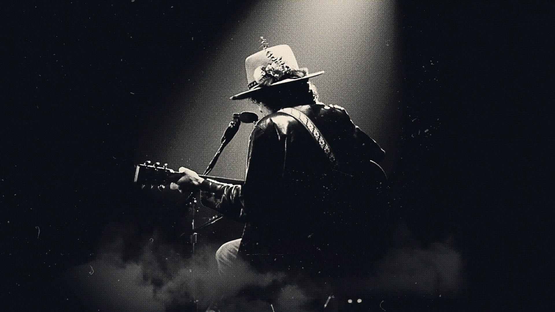 باب دیلن در اجرایی در تور جهانی Rolling Thunder Revue در مستند اسکورسیزی