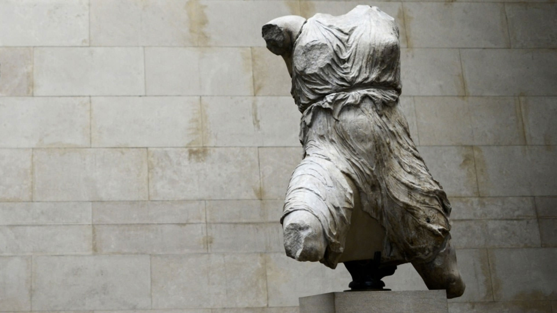 مجسمه آیریس الهه‌ی یونانی 
