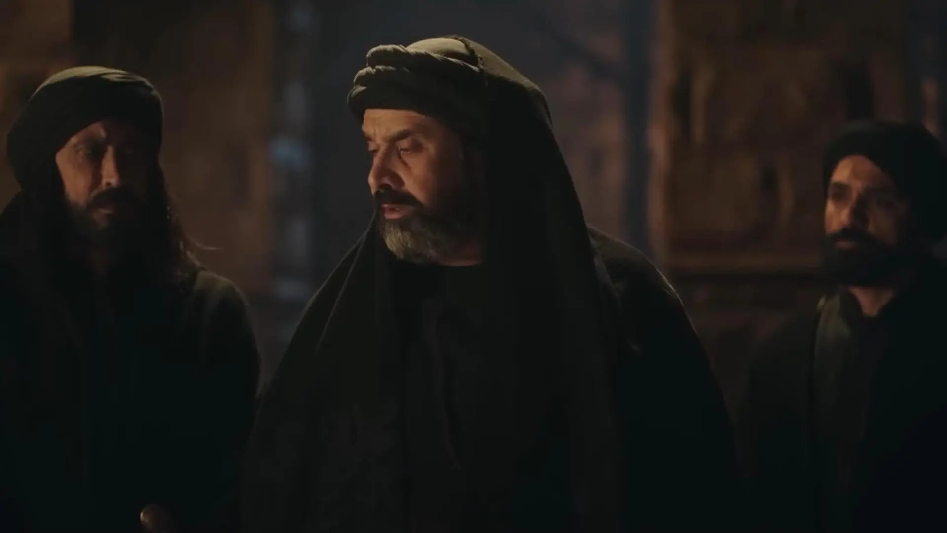 حسن صباح در کنار یاران خود در سریال The Assassins/Al-Hashashin