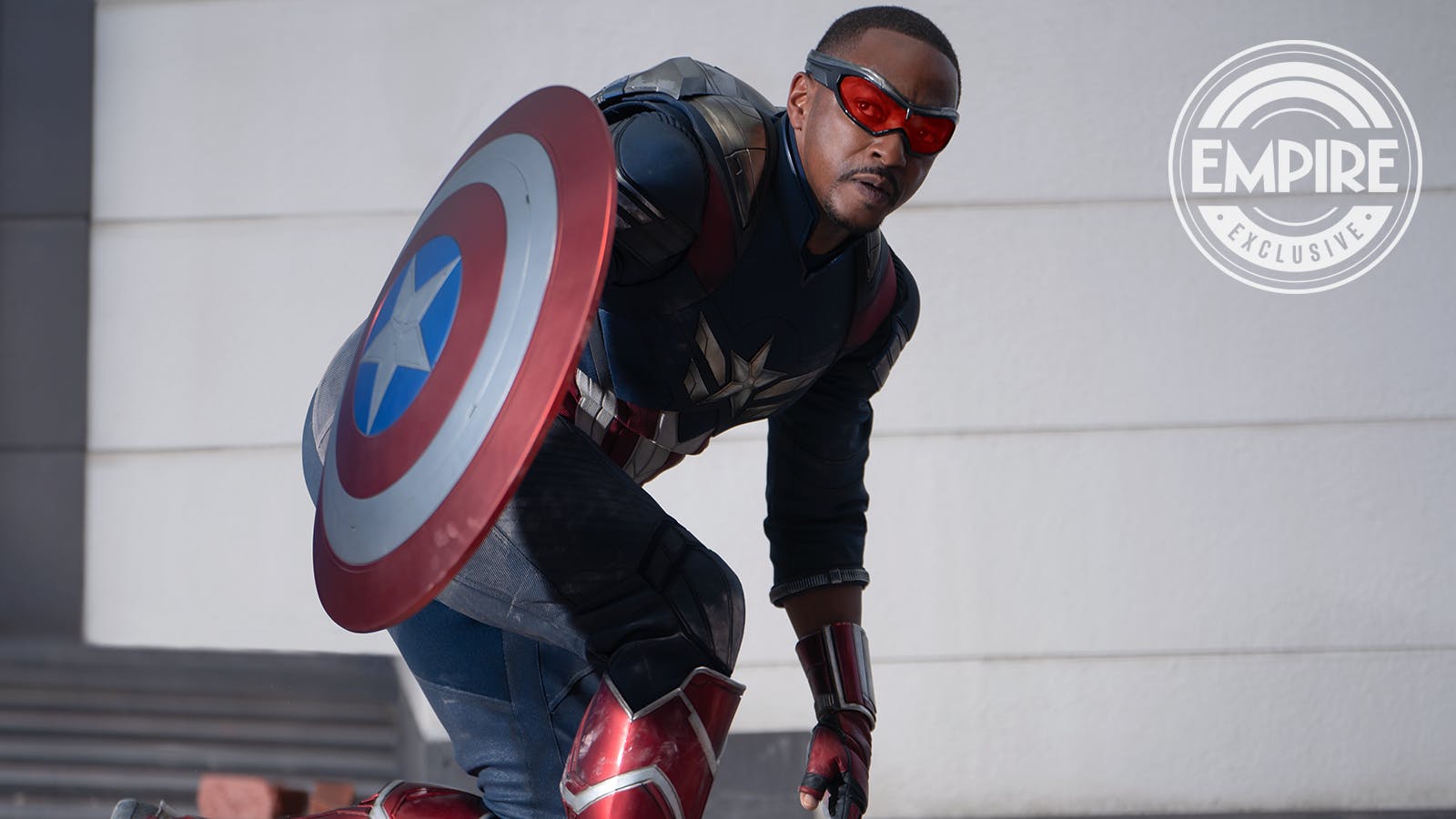 سم ویلسون با لباس جدید کاپیتان آمریکا در فیلم Captain America: Brave New World
