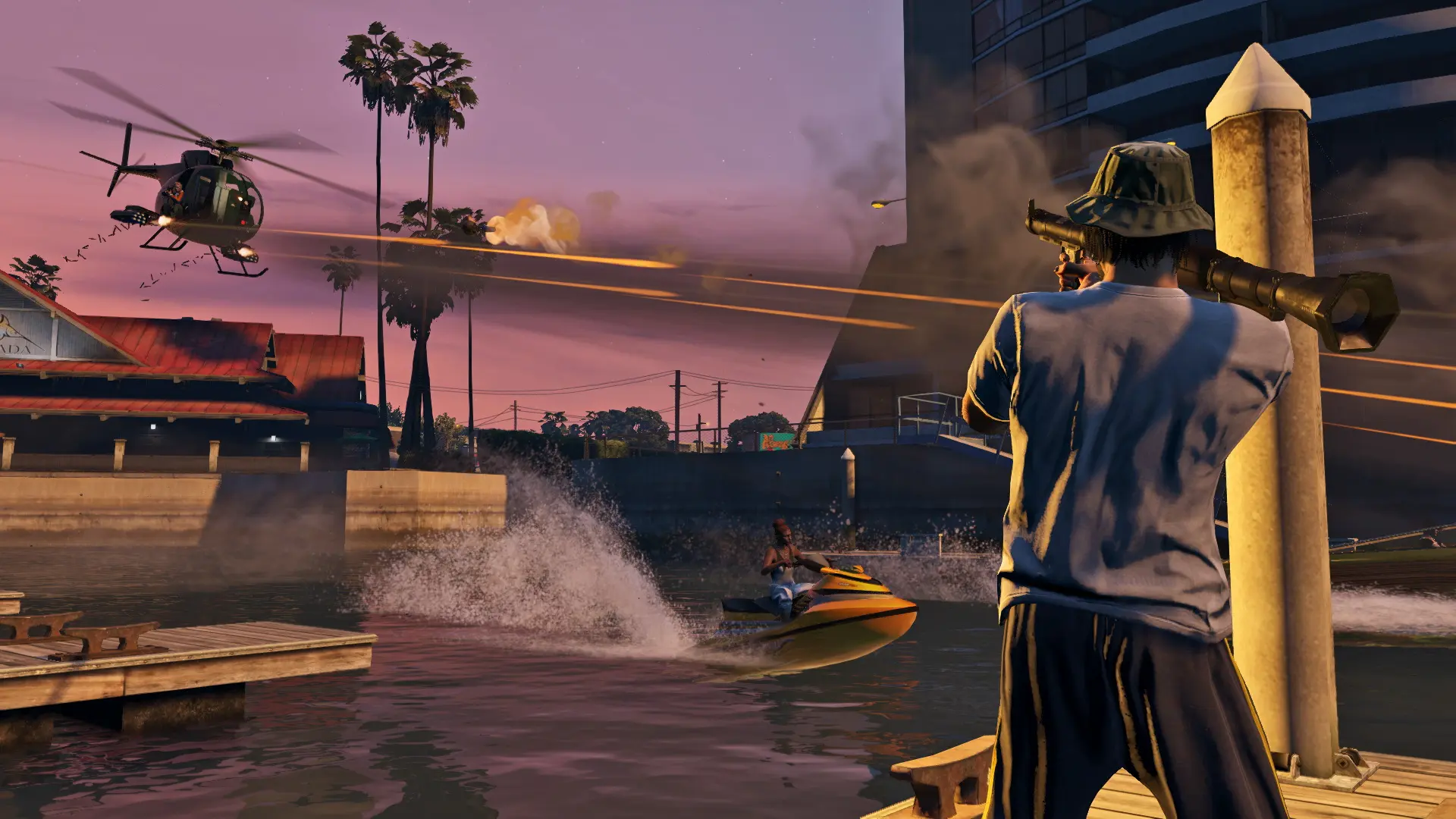 ترور در حال تیراندازی به هلیکوپتر در بازی GTA V