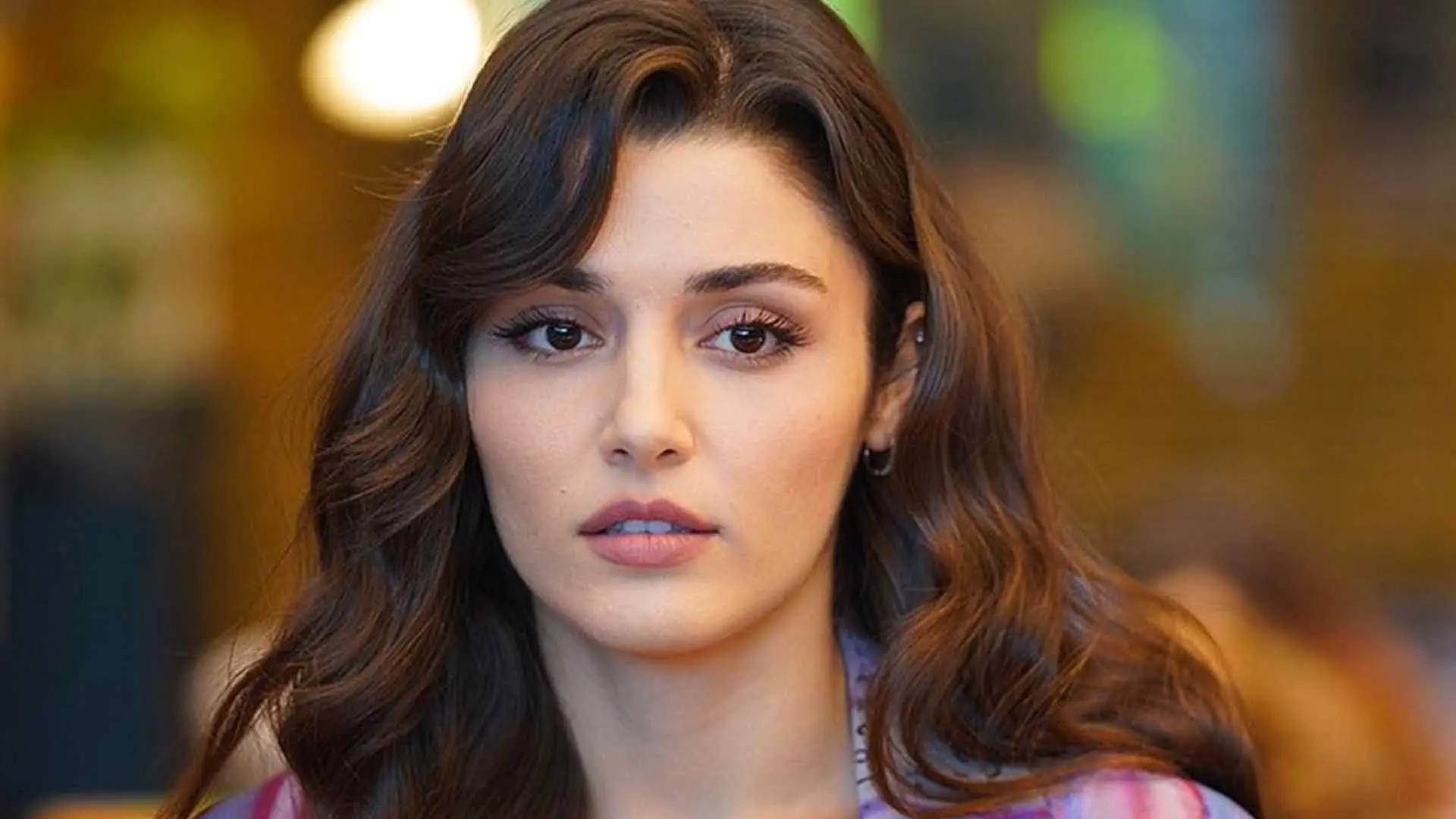 هانده ارچل در نقش ادا در سریال Sen Çal Kapımı