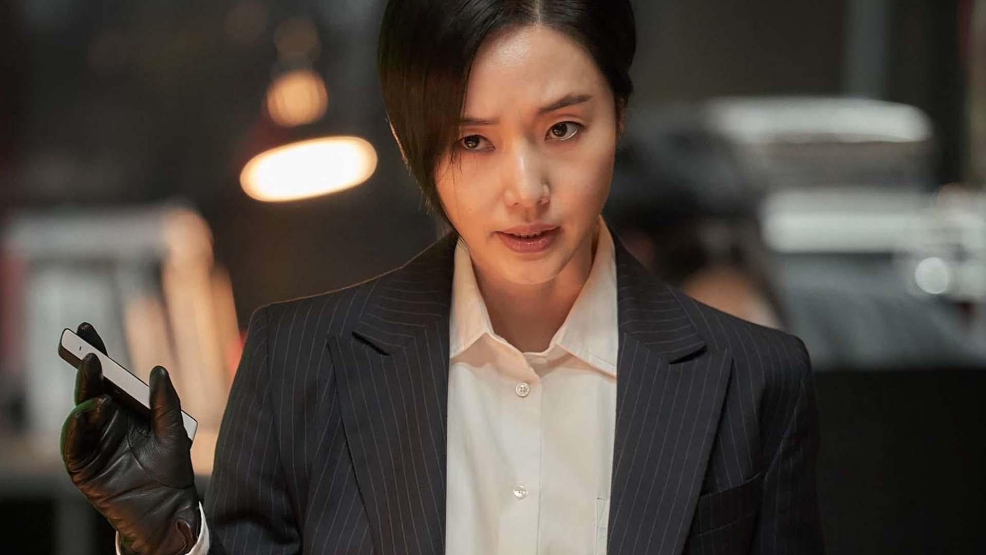 لی جونگ هیون در نقش چوی جون کیونگ در Parasyte: The Grey