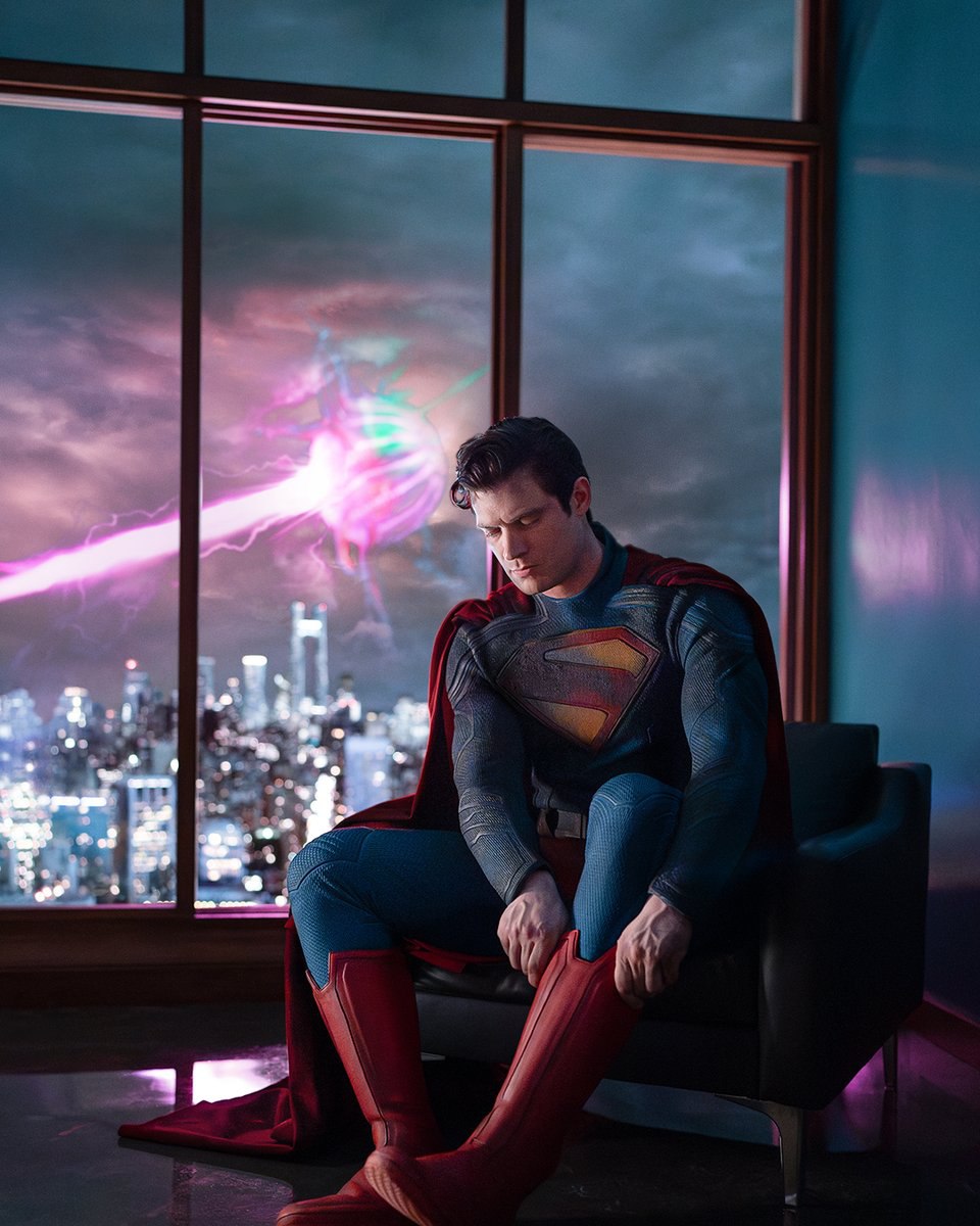 دیوید کورنسوت در نقش سوپرمن در فیلم Superman