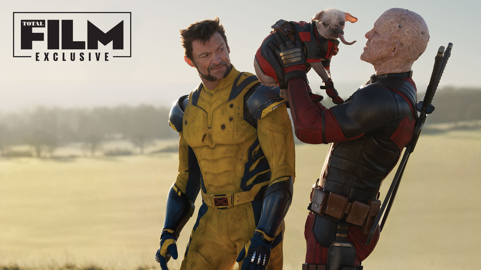 داگپول در بغل ددپول و ولورین در حال تماشا کردن آن‌ها در فیلم Deadpool and Wolverine
