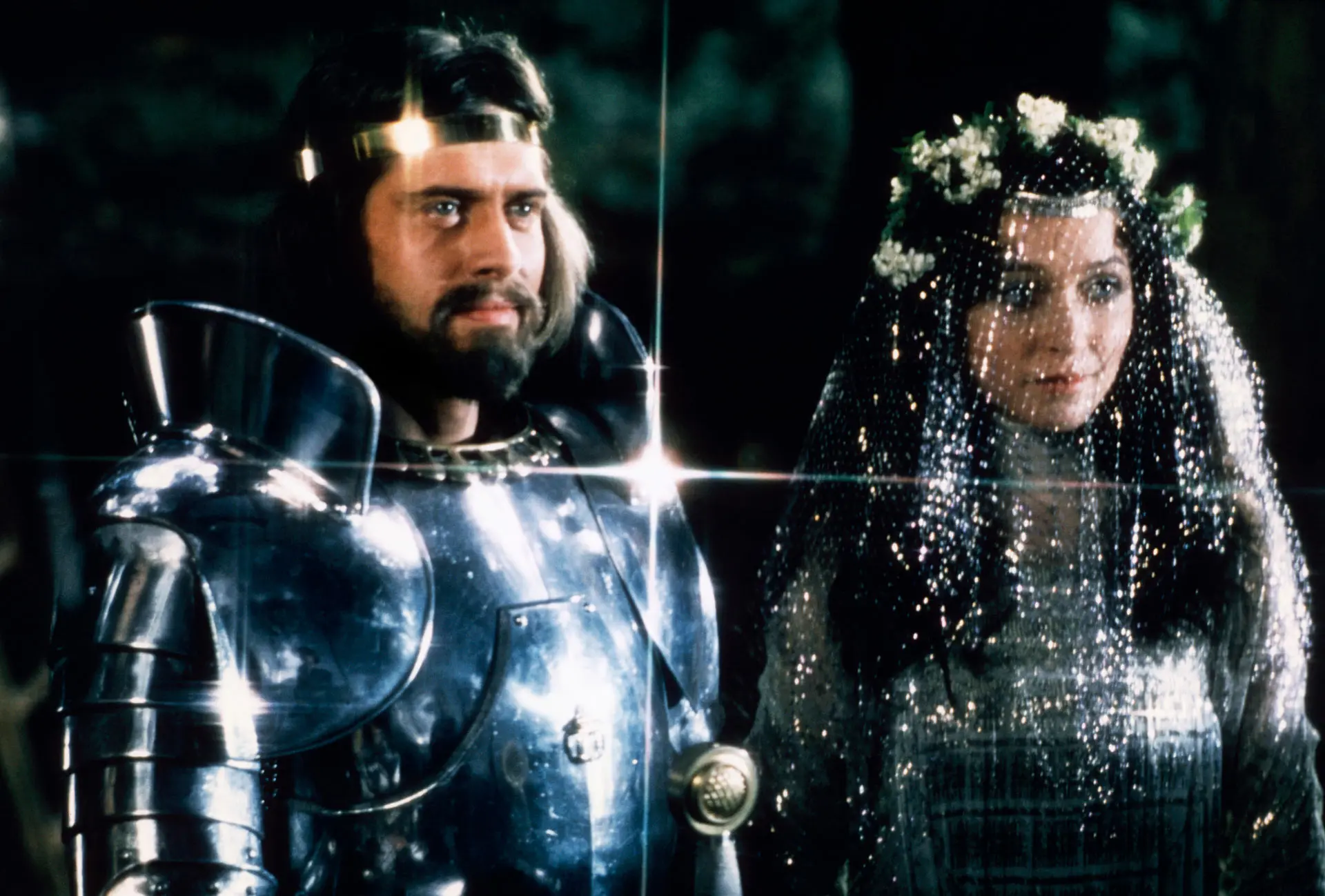 نگل تری در نقش شاه آرتور در کنار همسرش گوینیر