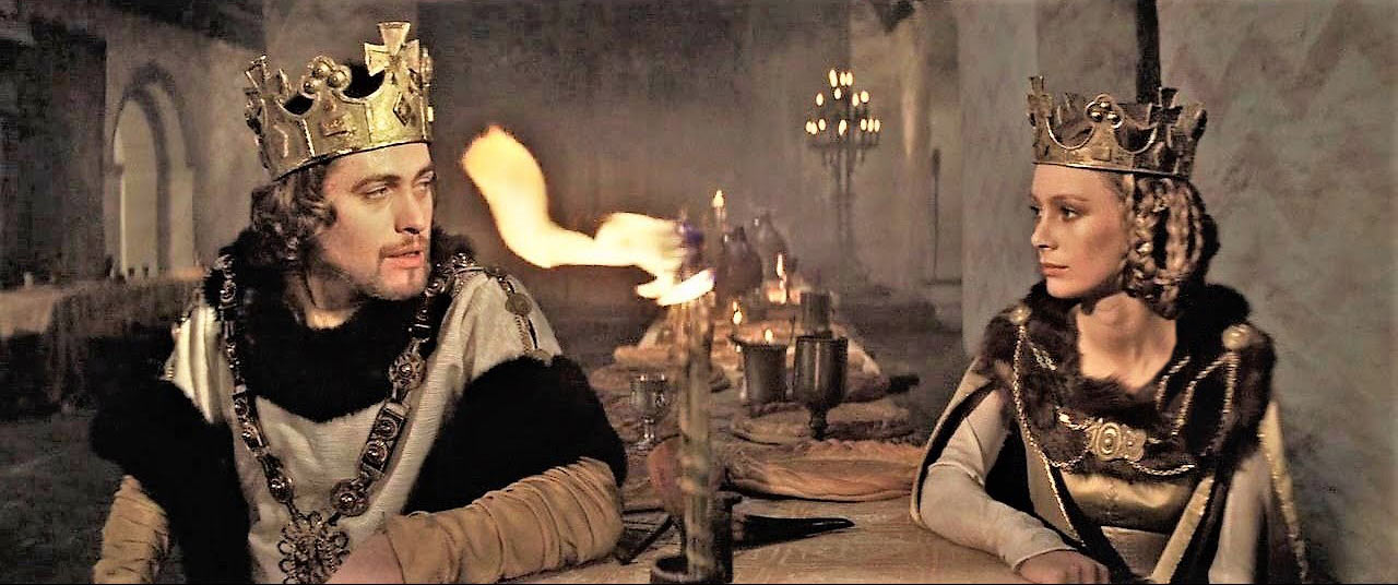 جان فینچ در نقش مکبث در کنار همسرش در لباس شاه و ملکه