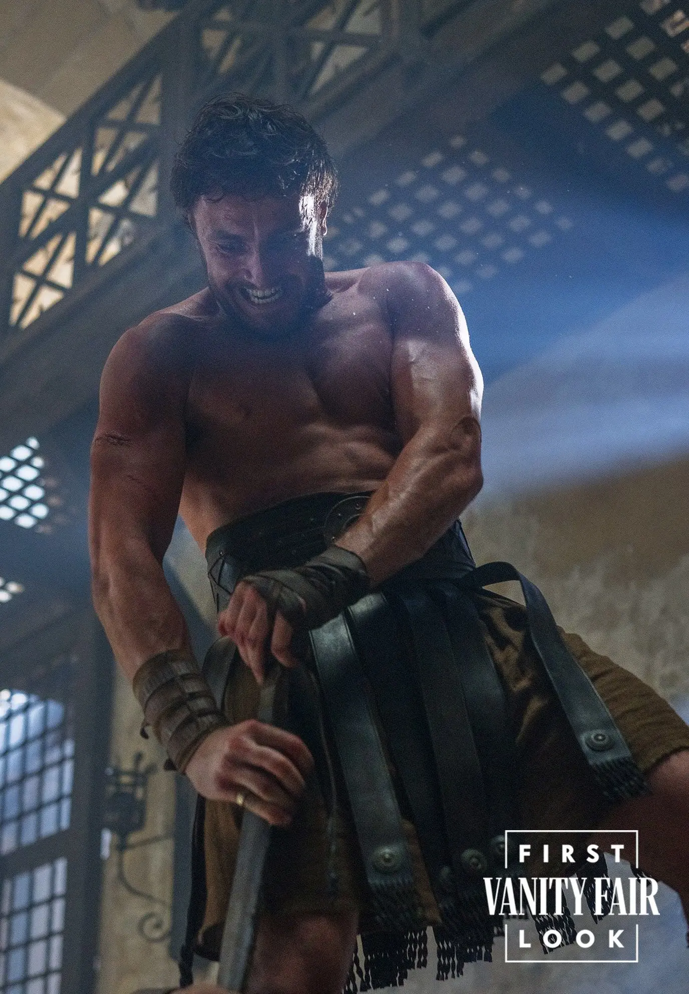 پاول مسکل در نقش لوسیوس در حال آماده شدن برای نبرد در فیلم Gladiator 2