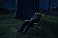 مرد خوابیده روی صندلی تاشو در بازی Destroy All Humans